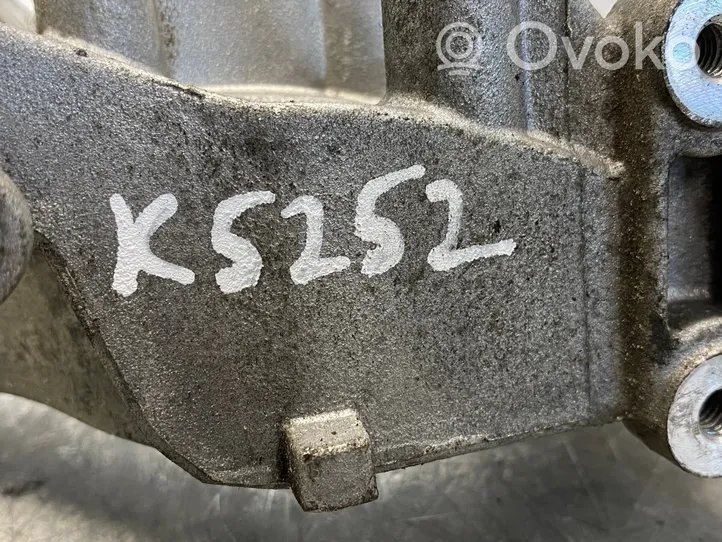 Citroen C4 I Picasso Generaattorin/laturin kiinnike 9684613880