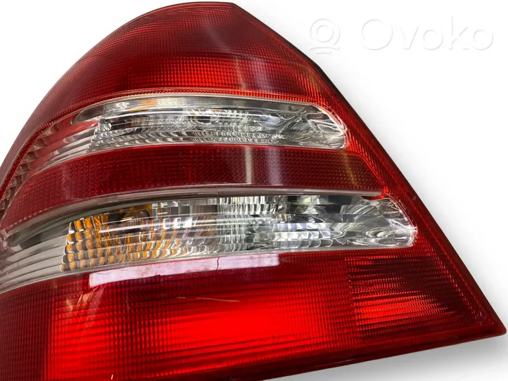 Mercedes-Benz C W203 Lampa tylna 