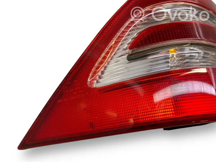 Mercedes-Benz C W203 Lampa tylna 