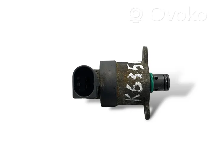 BMW X3 E83 Regulator ciśnienia paliwa 0928400560