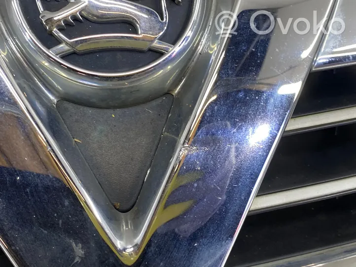 Opel Astra H Maskownica / Grill / Atrapa górna chłodnicy 13225788