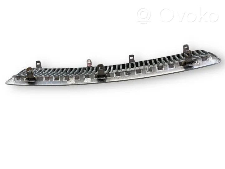 Volvo V70 Grille calandre supérieure de pare-chocs avant 8659875