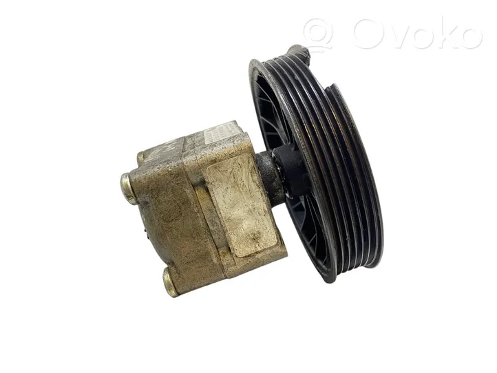 Volvo S40, V40 Pompe de direction assistée 8683378