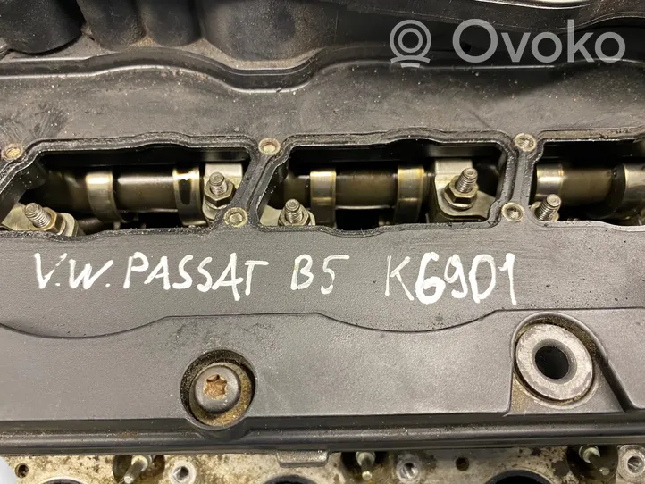 Volkswagen PASSAT B6 Engine head 03L103373