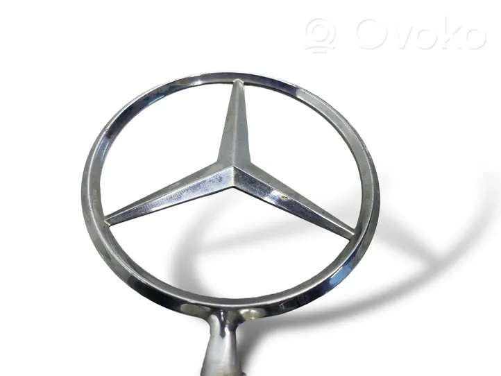 Mercedes-Benz E W211 Ražotāja emblēma 