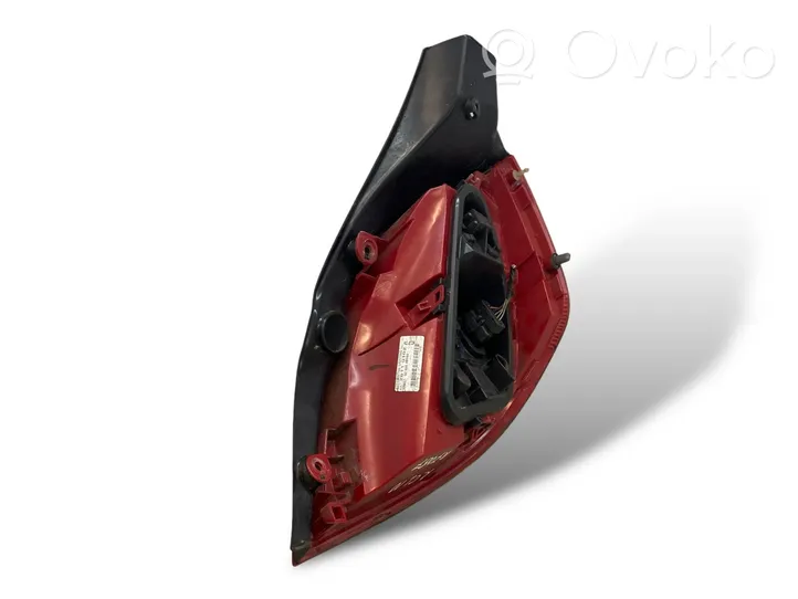 Renault Clio III Lampa tylna 8200886944