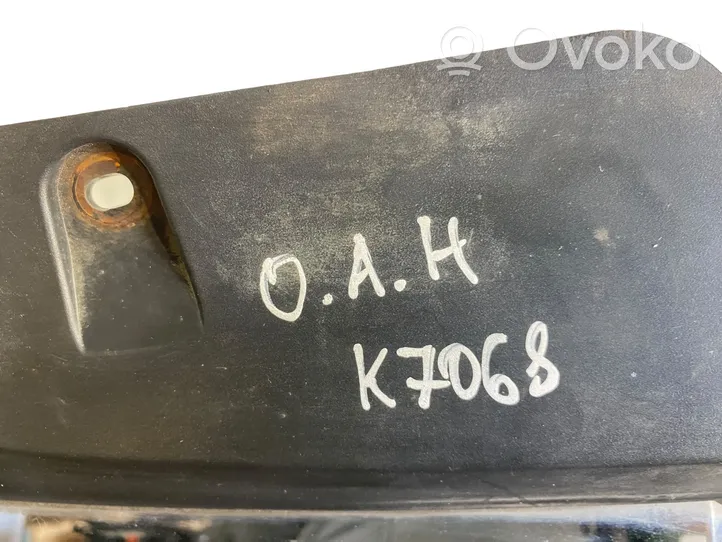 Opel Astra H Etupuskurin ylempi jäähdytinsäleikkö 461088395