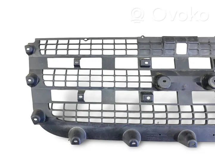 Ford Focus Grille calandre supérieure de pare-chocs avant 6C118200A