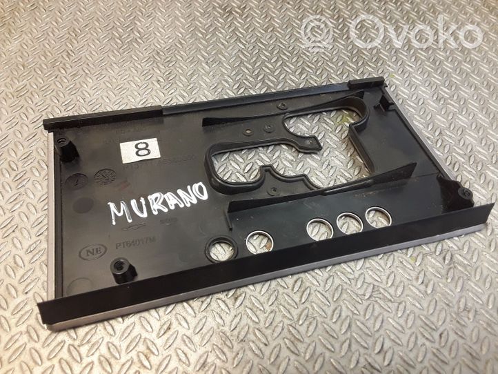 Nissan Murano Z50 Rivestimento in plastica cornice della leva del cambio P13711A6380000