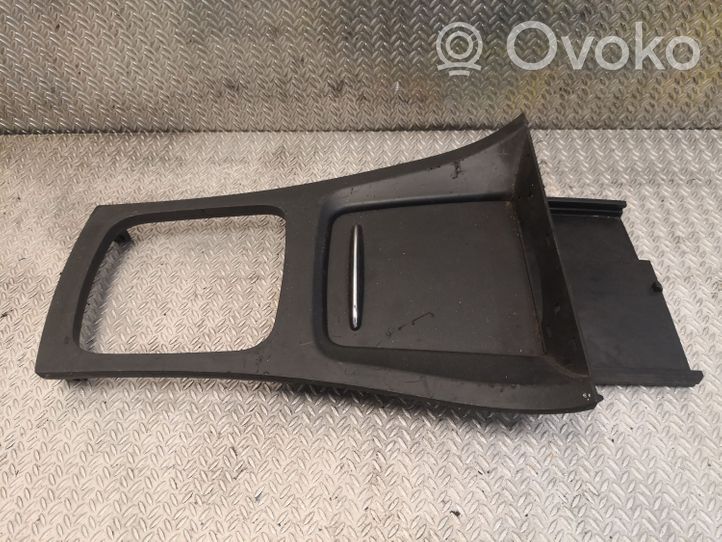 Mercedes-Benz A W169 Vaihteenvalitsimen kehys verhoilu muovia 1696800339