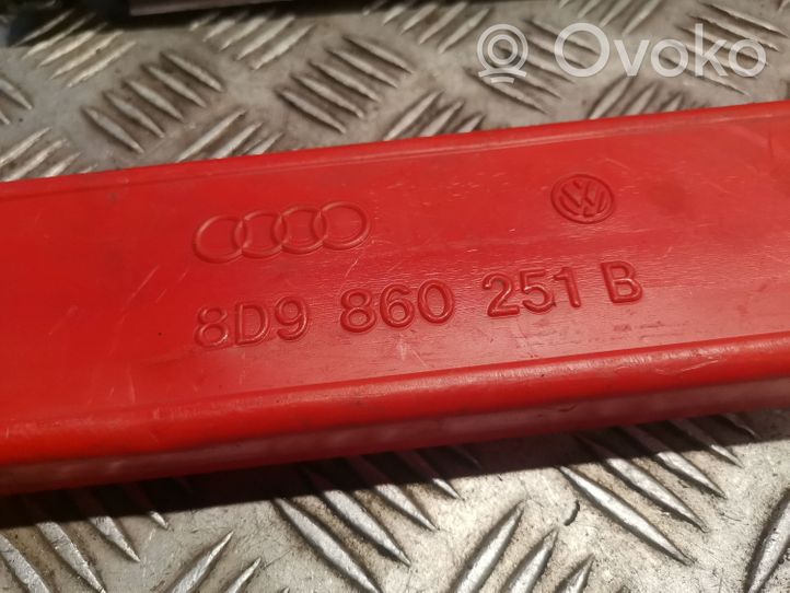 Audi TT Mk1 Įrankių daiktadėžė 8D9860251B