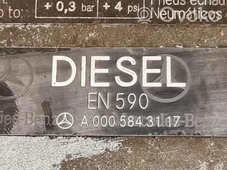 Mercedes-Benz C W203 Verkleidung Tankdeckel Tankklappe 0005843117