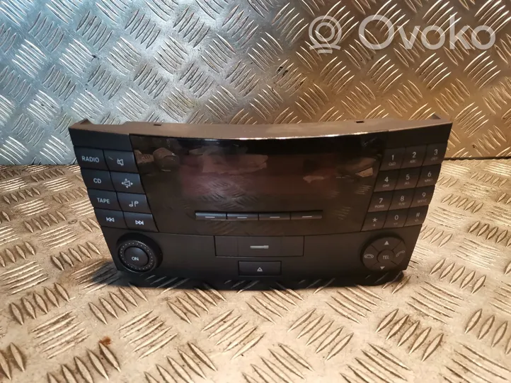 Mercedes-Benz E W211 Panel / Radioodtwarzacz CD/DVD/GPS 2118200779
