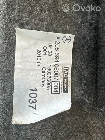 Mercedes-Benz C W205 Revestimiento de alfombra del suelo del maletero/compartimento de carga A2056940600