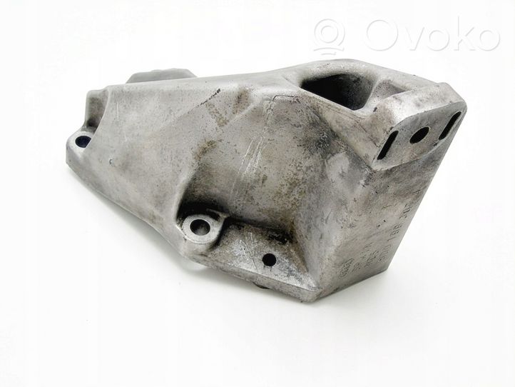 Audi A4 S4 B5 8D Engine mounting bracket 8D0199307J