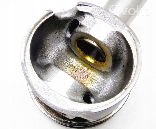 Audi A4 S4 B7 8E 8H Piston 7901J