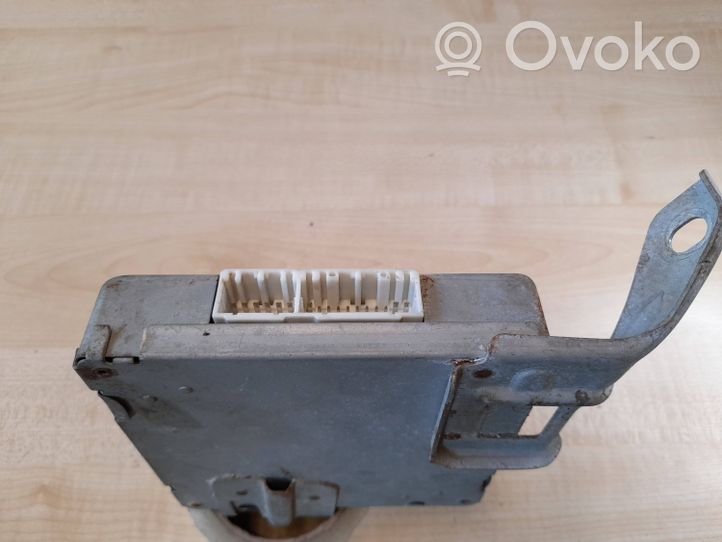 Toyota Land Cruiser (J100) Pavarų dėžės valdymo blokas 8953060240