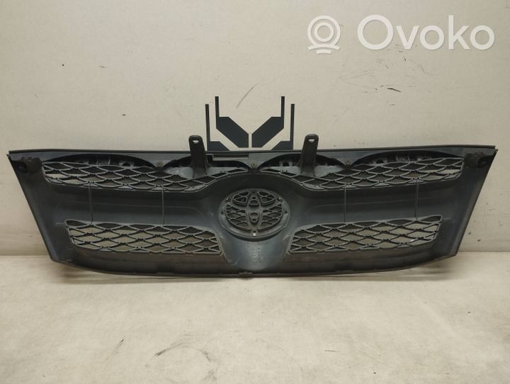 Toyota Hilux (AN10, AN20, AN30) Front bumper upper radiator grill 531000K010