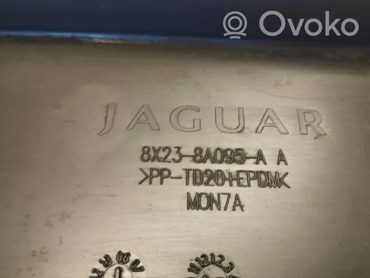 Jaguar XF Radiatoru paneļa apakšējā daļa (televizora) 8X238A095AA