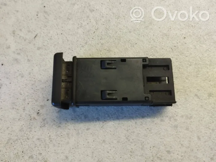 Land Rover Discovery Mirror heating switch YUG000760PUY