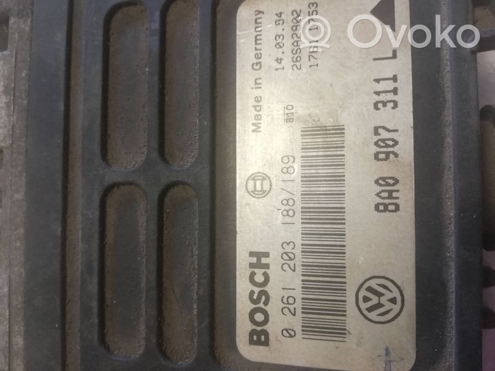 Volkswagen PASSAT B4 Moottorin ohjainlaite/moduuli 8A0907311L
