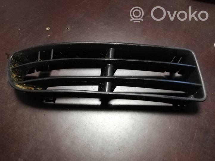 Volkswagen Bora Grille inférieure de pare-chocs avant 1J5853660