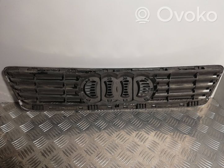 Audi A4 S4 B6 8E 8H Grotelės priekinės 4B0853651A