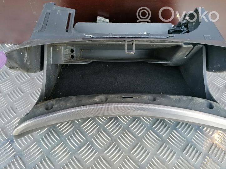 Volvo V70 Glove box 8650374