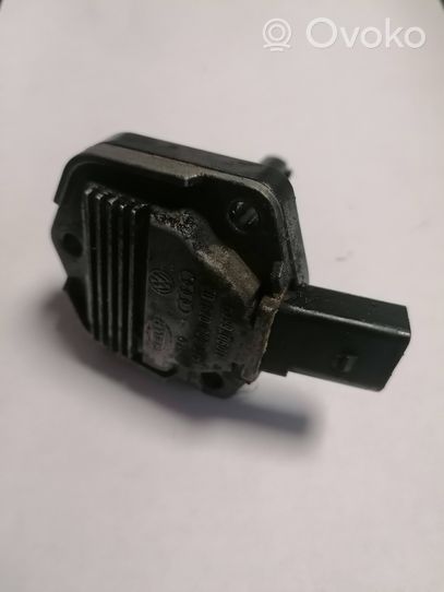 Audi A4 S4 B5 8D Eļļas līmeņa sensors 1J0907660B