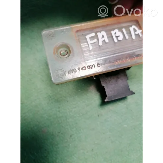 Skoda Fabia Mk1 (6Y) Lampa oświetlenia tylnej tablicy rejestracyjnej 6Y0943021E