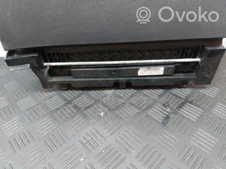 BMW X3 E83 Panelės stalčiuko/lentinėlės paklotėlis 