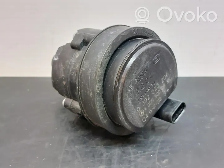 Mercedes-Benz A W176 Pompe à eau de liquide de refroidissement 