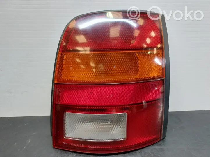 Nissan Micra Lampy tylnej klapy bagażnika 