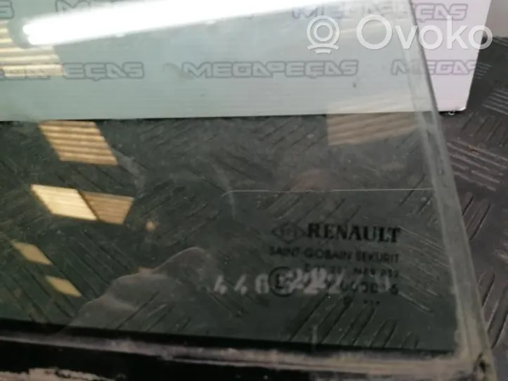 Renault Megane III Vitre de fenêtre porte arrière 