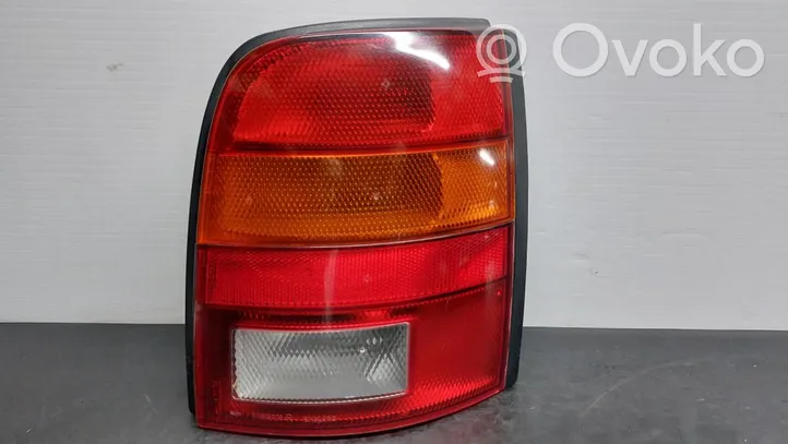 Nissan Micra Lampy tylnej klapy bagażnika 