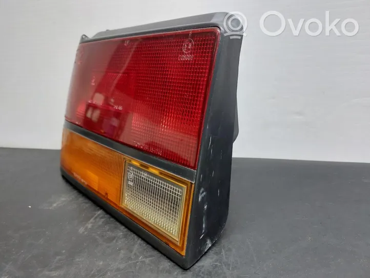 Toyota Corolla E80 Lampy tylnej klapy bagażnika 