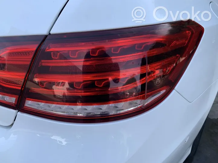 Mercedes-Benz E C207 W207 Lampy tylnej klapy bagażnika 