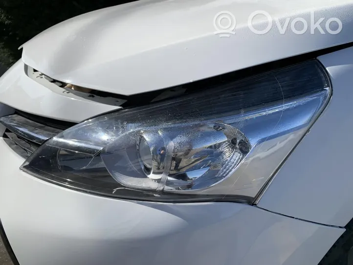 Toyota Verso Lampa przednia 