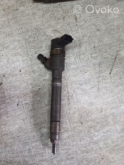 Volvo V70 Fuel injector 30777526