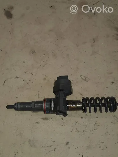 Seat Alhambra (Mk1) Fuel injector 038130073J