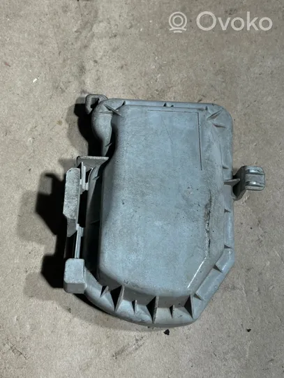 Toyota Avensis T250 Deckel Abdeckung Scheinwerfer 16858