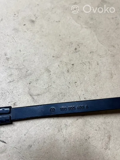 Volkswagen Touran I Front wiper blade arm 1T0955409A