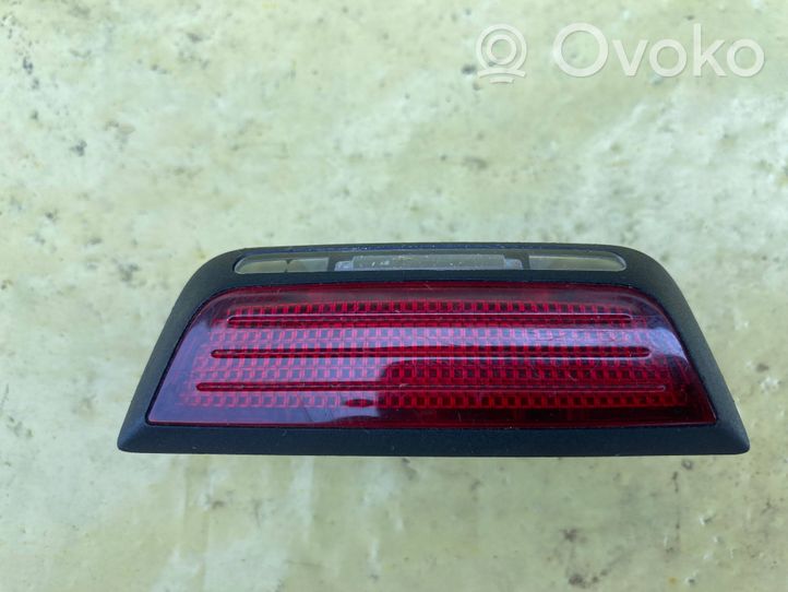 Mercedes-Benz C AMG W204 Luce interna per portiera posteriore A2048207901