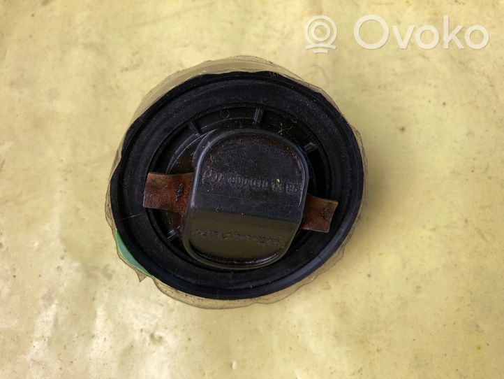 Mercedes-Benz B W245 Oil filler cap A0000100385