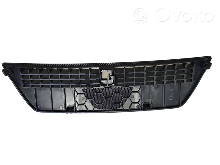 Audi A4 S4 B7 8E 8H Lango oro grotelės 8E0819635E