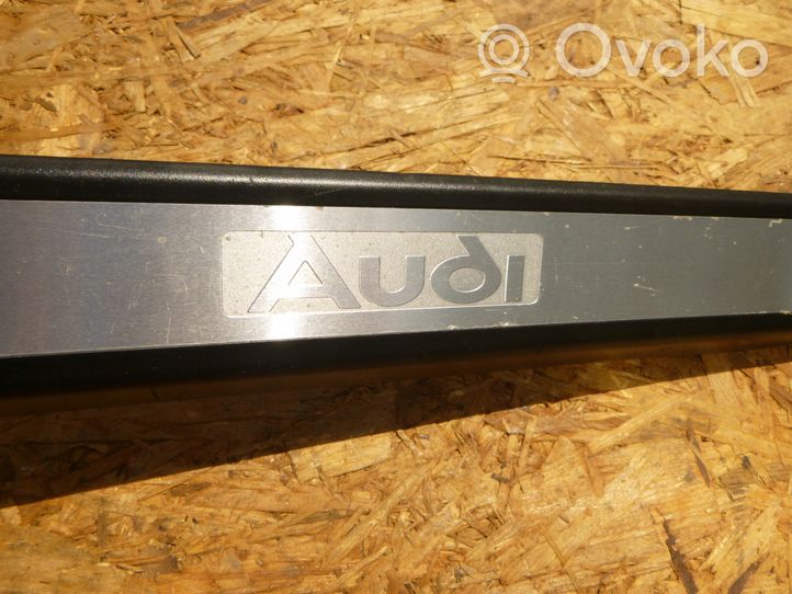 Audi A3 S3 8P Priekinio slenksčio apdaila (vidinė) 8P3853491