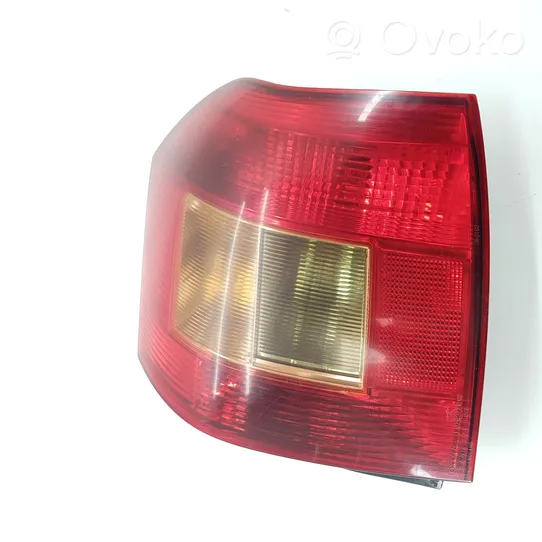 Toyota Corolla E120 E130 Lampa tylna 