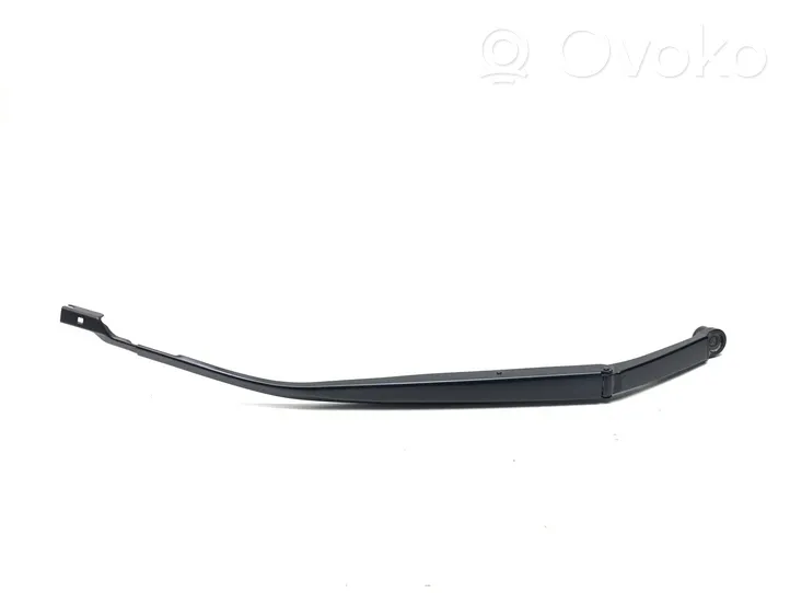 Toyota Prius (XW50) Front wiper blade arm 