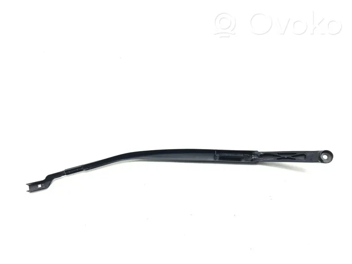 Toyota Prius (XW50) Front wiper blade arm 