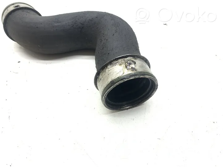 Volkswagen PASSAT B6 Tube d'admission de tuyau de refroidisseur intermédiaire 